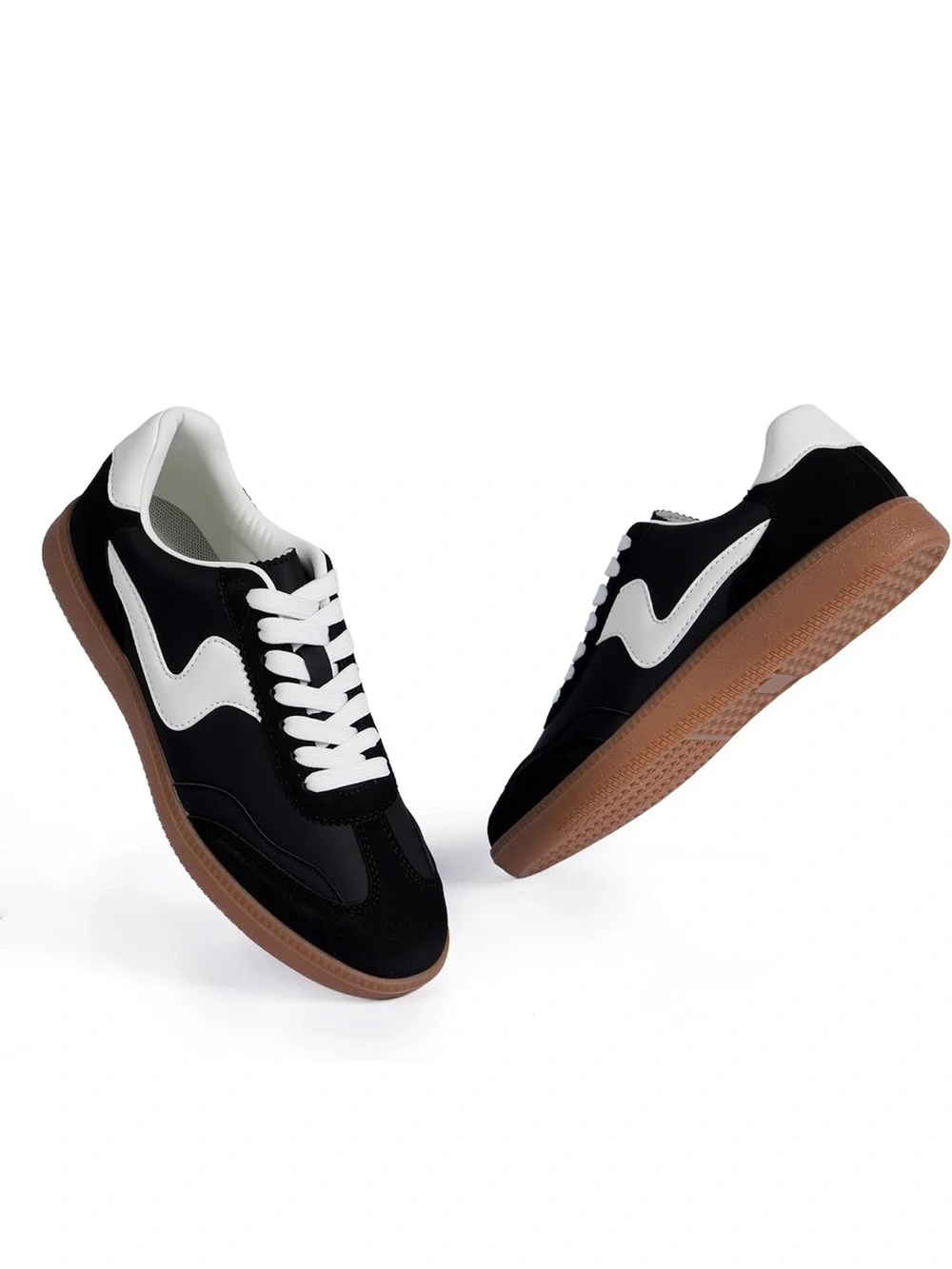Tigeridea Women’s Retro Gum Sole Sneakers Black White Size 8 NIB
